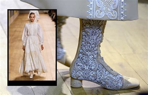 botas altas dior|La bota victoriana como símbolo feminista en Dior couture  .